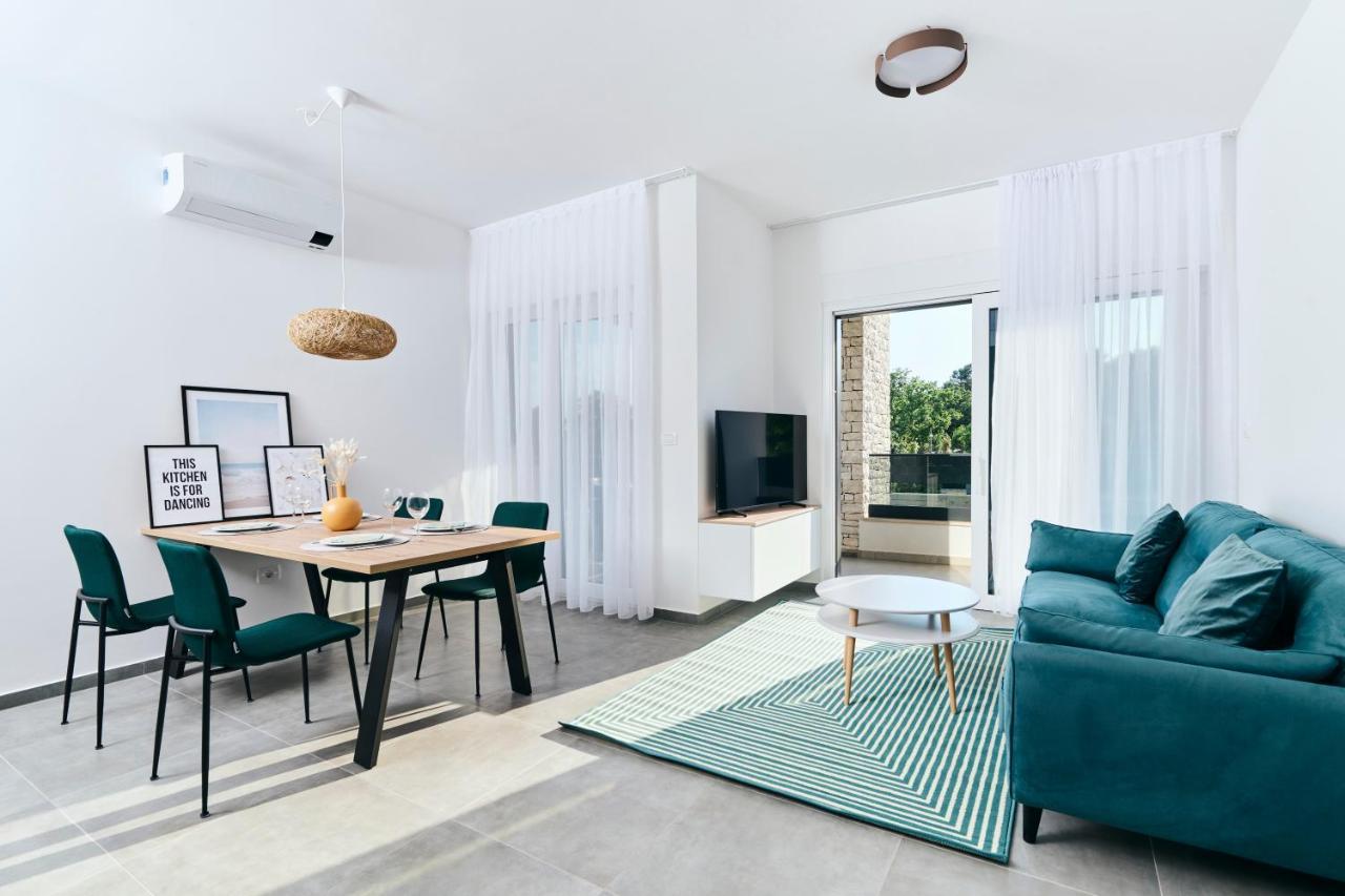 Apartments San Maris อูมัค ภายนอก รูปภาพ