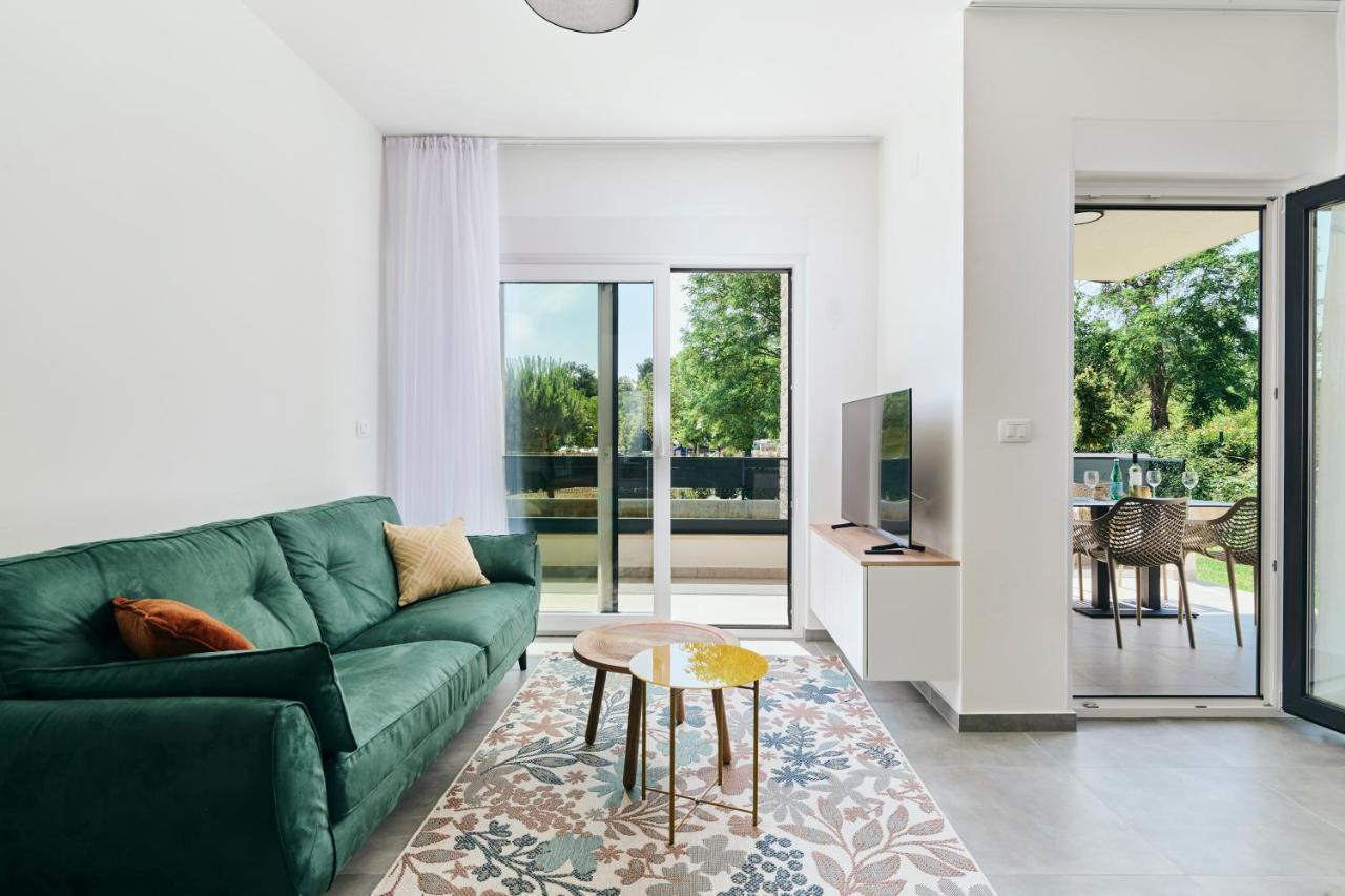 Apartments San Maris อูมัค ภายนอก รูปภาพ