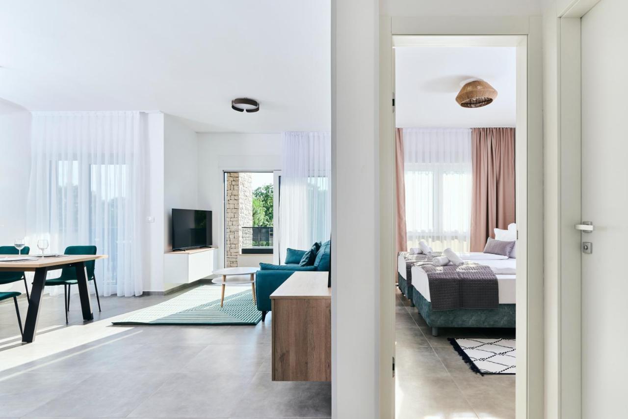 Apartments San Maris อูมัค ภายนอก รูปภาพ