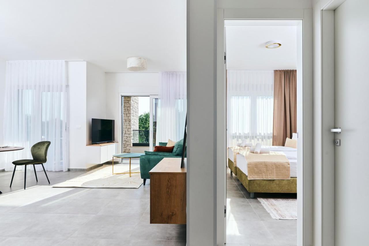 Apartments San Maris อูมัค ภายนอก รูปภาพ