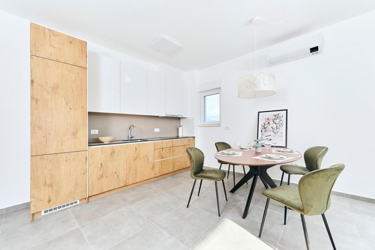 Apartments San Maris อูมัค ภายนอก รูปภาพ