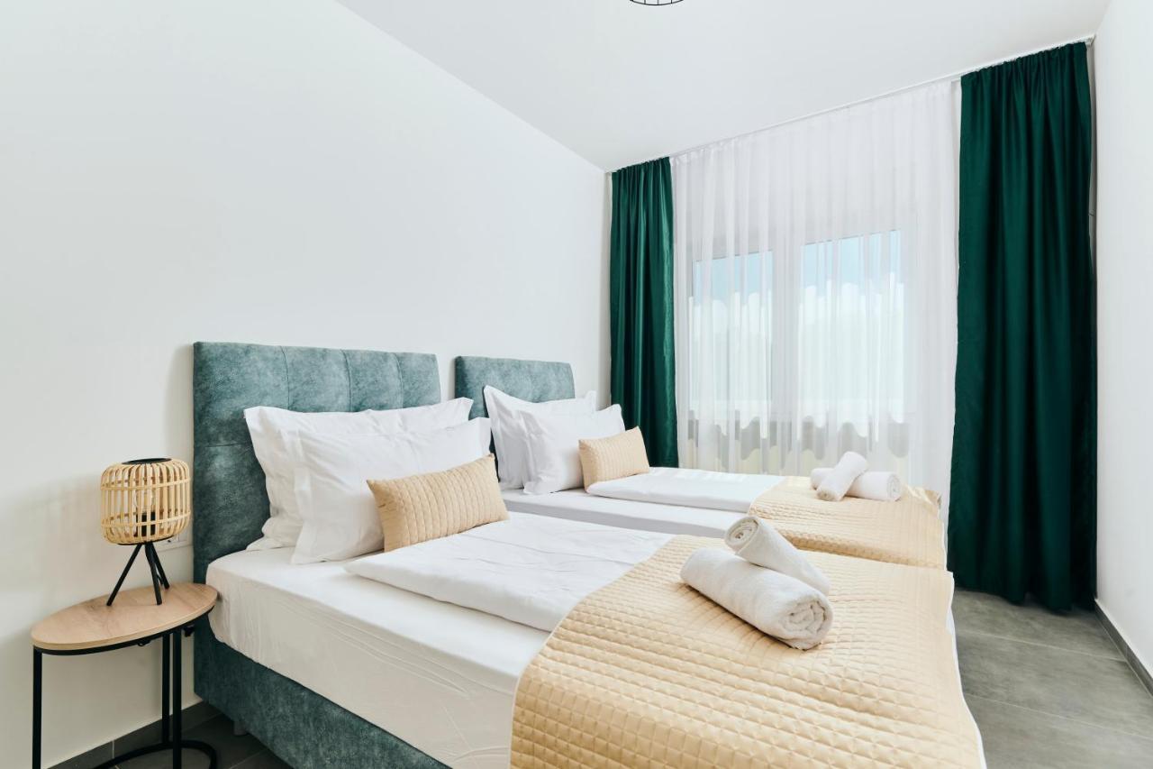 Apartments San Maris อูมัค ภายนอก รูปภาพ