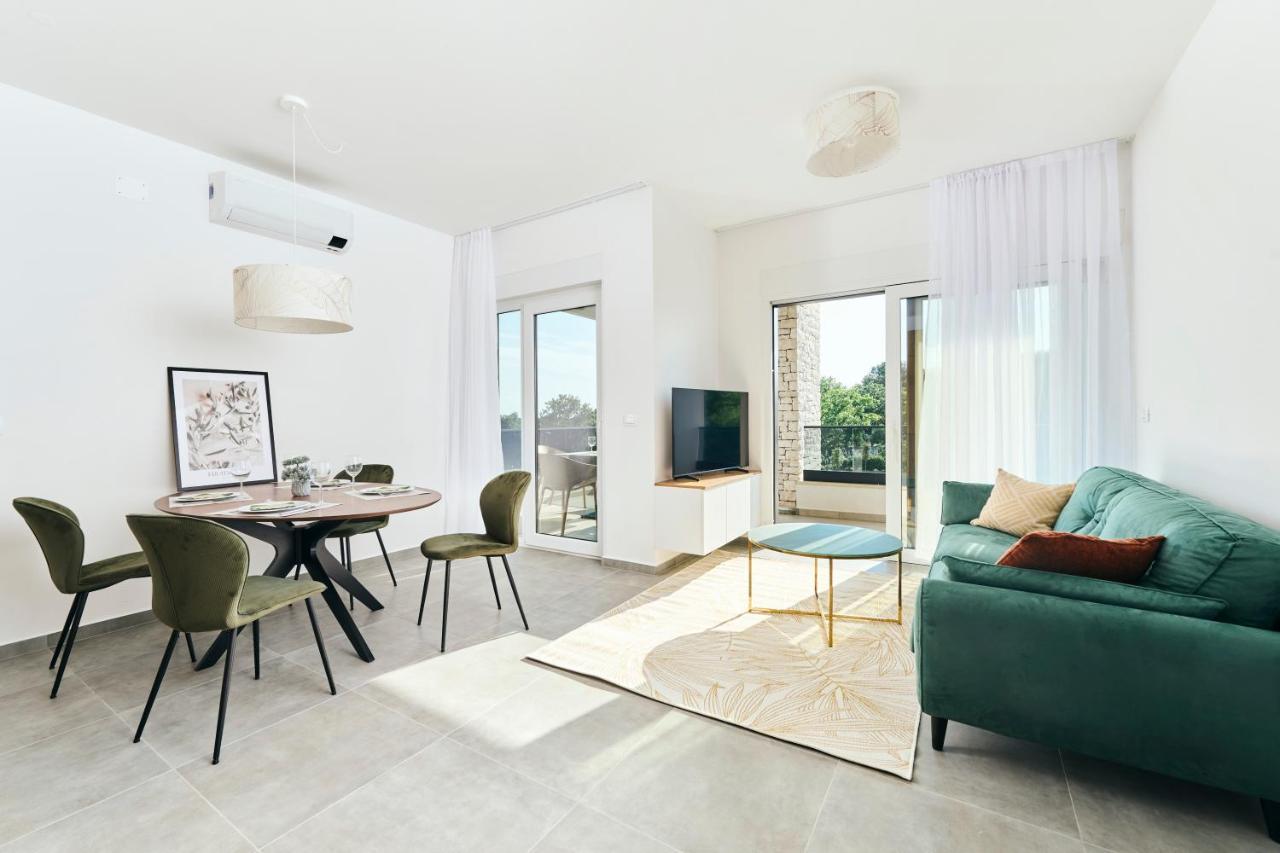 Apartments San Maris อูมัค ภายนอก รูปภาพ