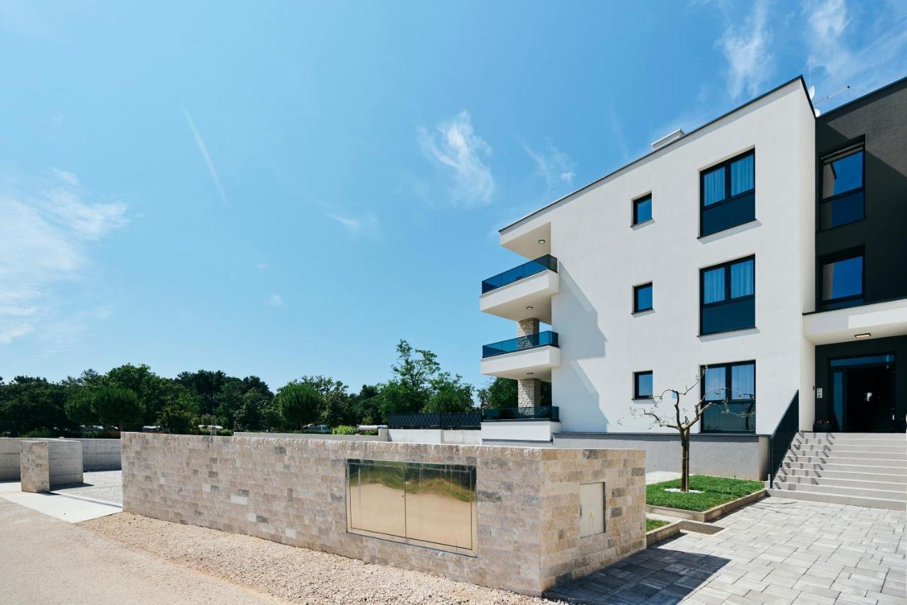Apartments San Maris อูมัค ภายนอก รูปภาพ
