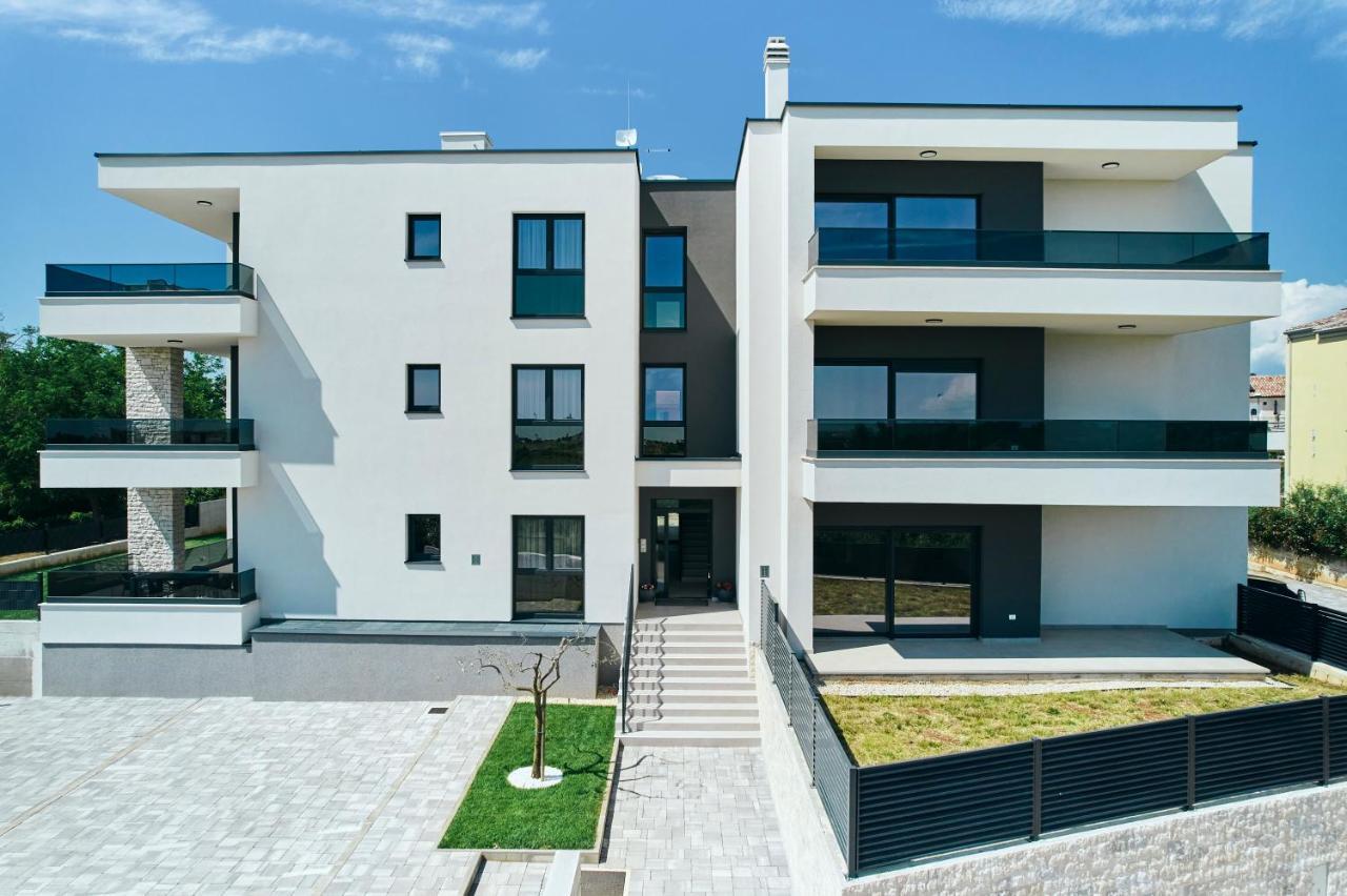 Apartments San Maris อูมัค ภายนอก รูปภาพ