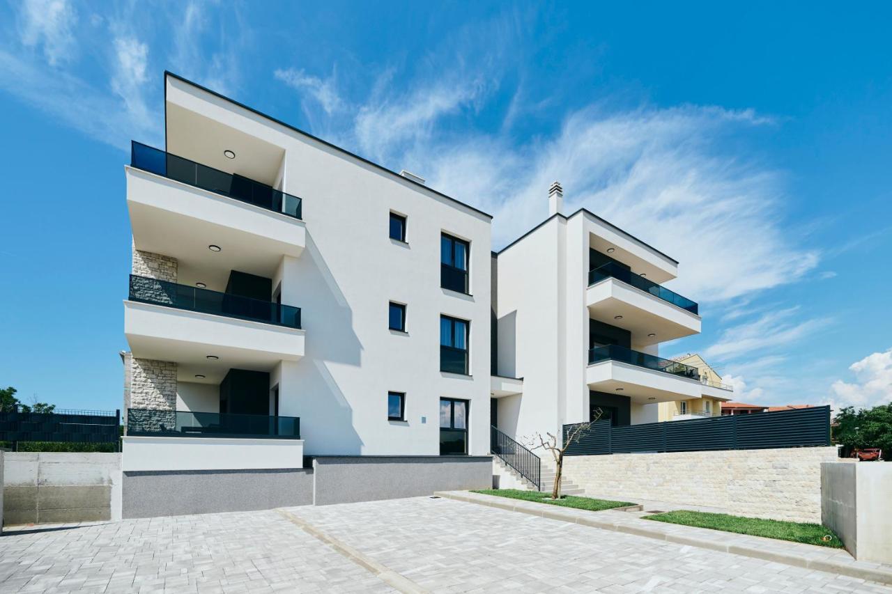 Apartments San Maris อูมัค ภายนอก รูปภาพ