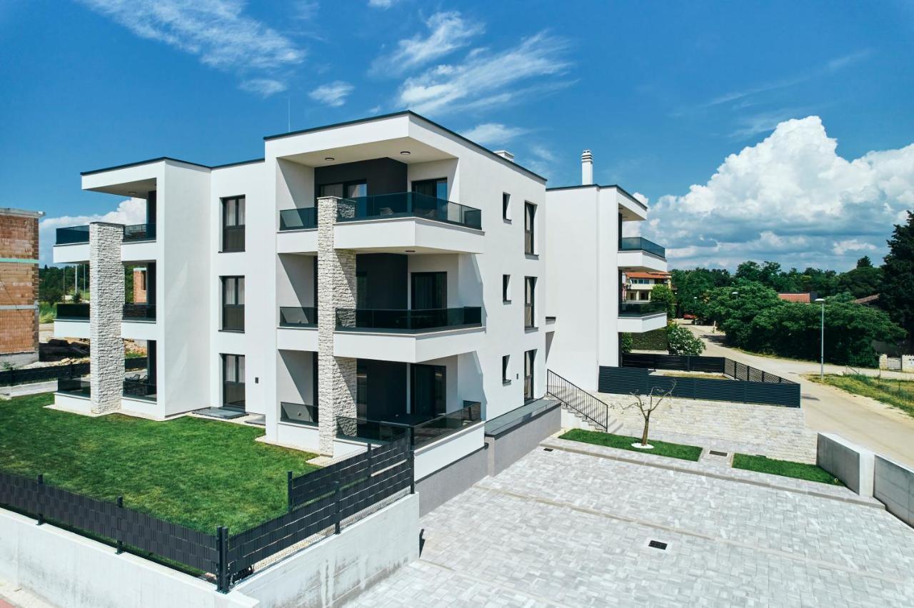 Apartments San Maris อูมัค ภายนอก รูปภาพ